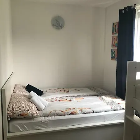 Nyaraló - Pocitniska Hiska V Fiesi, *