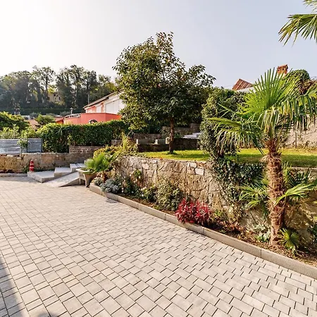 - Pocitniska Hiska V Fiesi, בית נופש