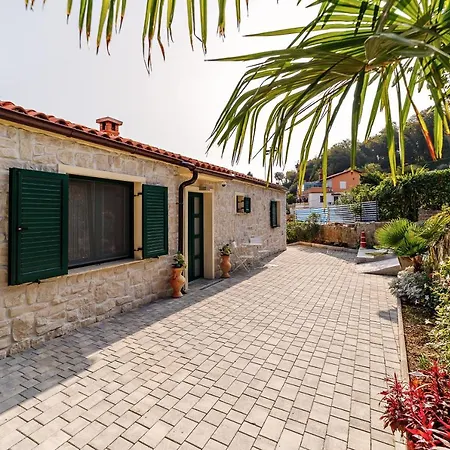 - Pocitniska Hiska V Fiesi, *