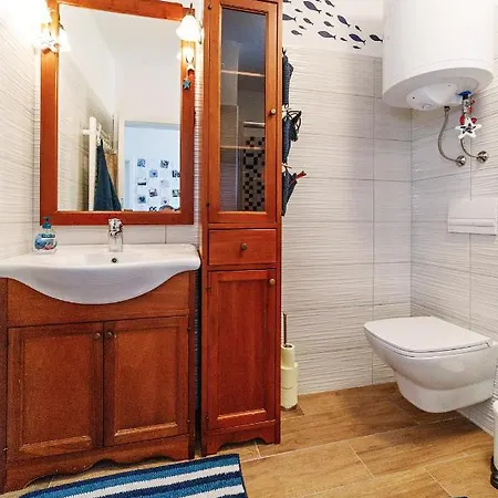 בית נופש - Pocitniska Hiska V Fiesi, פיראן