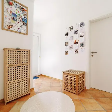 - Pocitniska Hiska V Fiesi, * פיראן