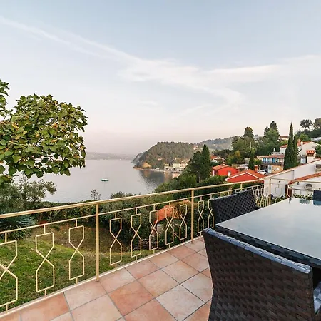 - Pocitniska Hiska V Fiesi, * פיראן