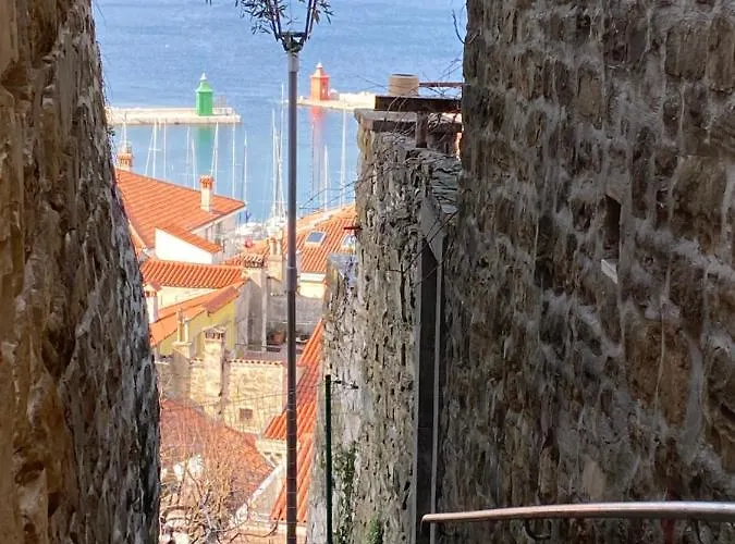 - Pocitniska Hiska V Fiesi, *