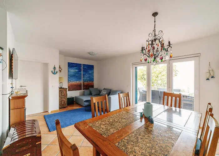 - Pocitniska Hiska V Fiesi, * 皮兰